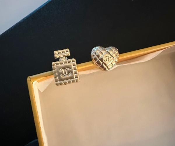 샤* 향수 하트 귀걸이